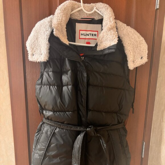 Hunter Women Doby Faux Fur Lined Marshmallow Puffer Vest in Black Size Medium - Picture 1 of 8